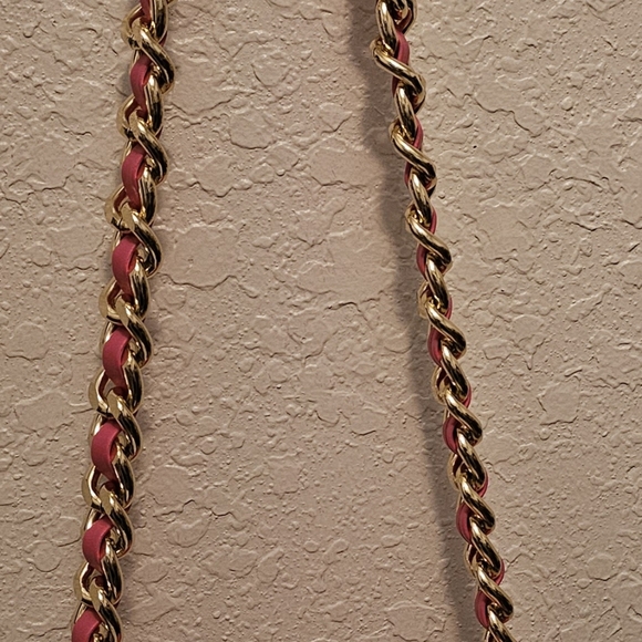 Steve Madden Handbags - N.W.T. Women's small/medium pink Steve Madden crossbody with gold chain